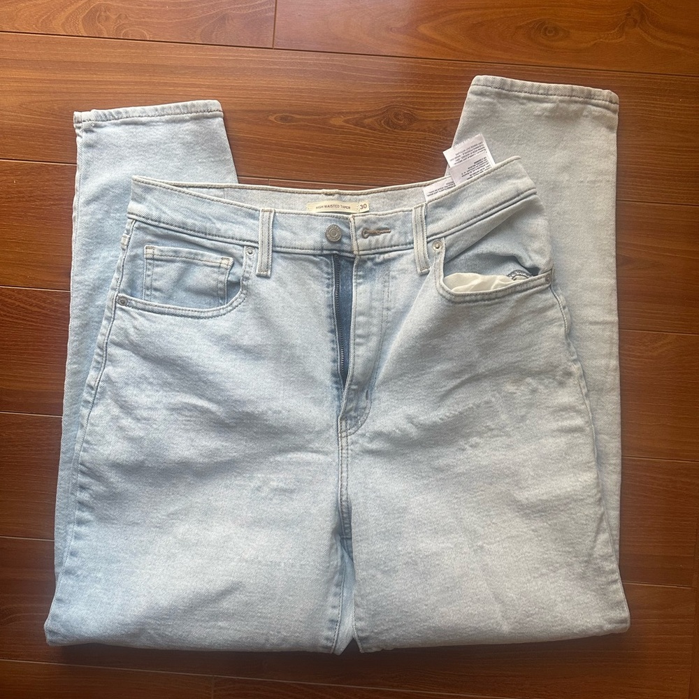 Levi mom jeans light blue